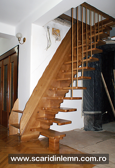 scara interioara de lemn masiv cu trepte pas conditionat, economica