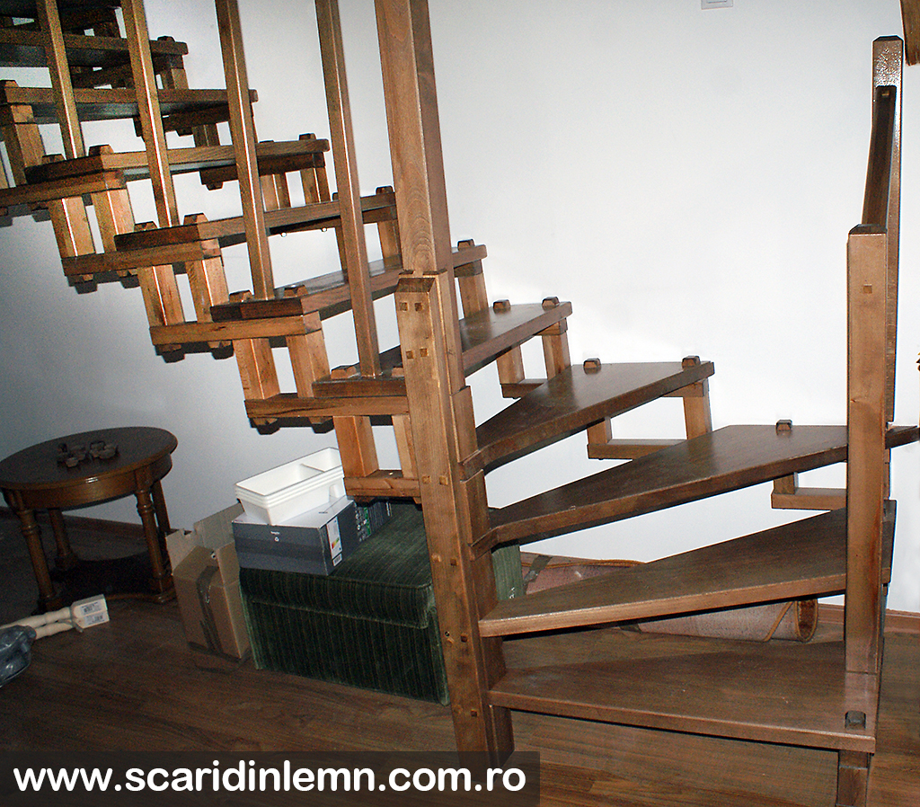 scari interioare cu elemente modulare din lemn masiv