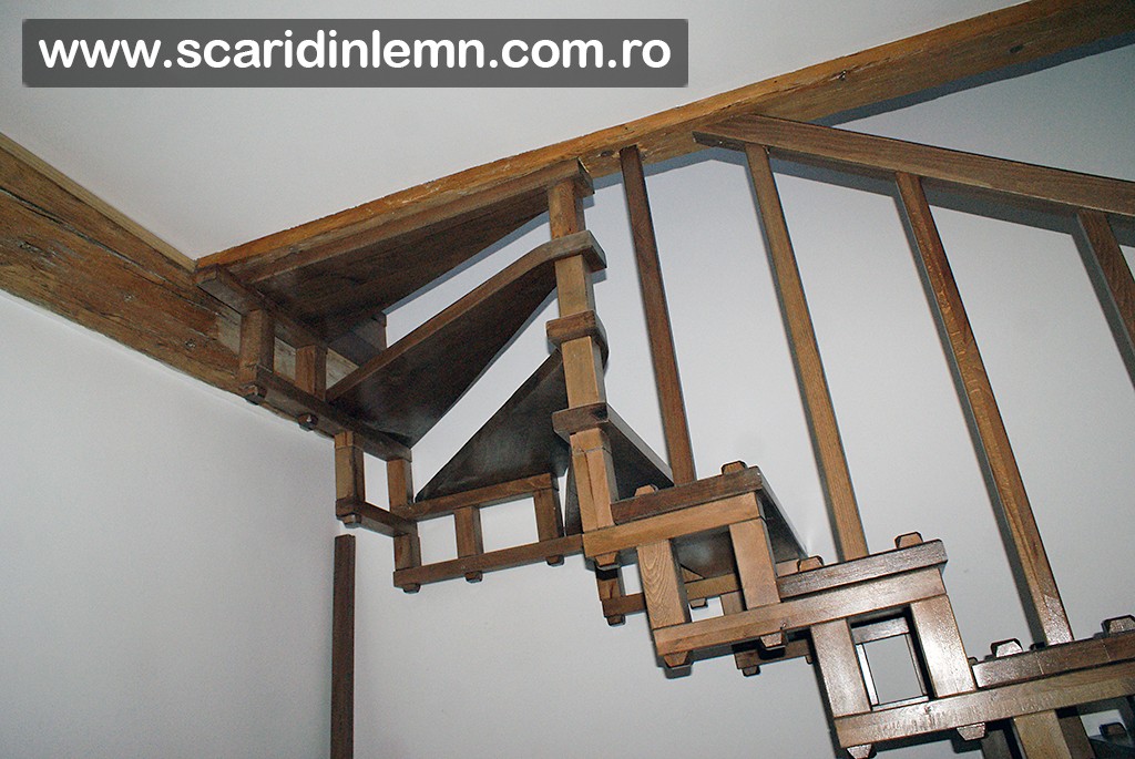 scari interioare de lemn masiv cu elemente modulare