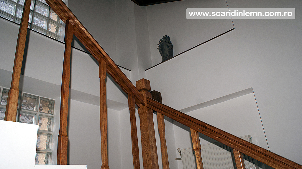 scara interioara din lemn multi etaj casa scarii balustrada lemn balustrii, pe vanguri inchise preturi